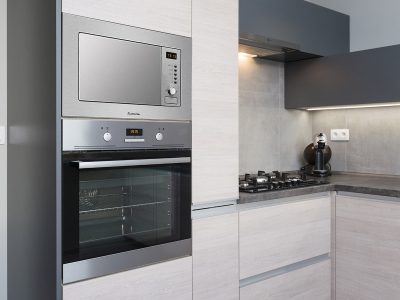 MWA 122.1 X - Ariston Built-In Microwave & Grill With Stainless Steel Trim Kit - Lifestyle Image