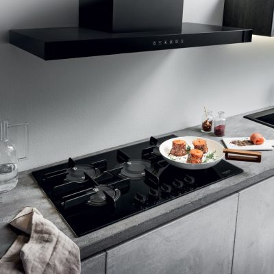 PKQ755DGH(K)AUS - Ariston 75cm Black Glass Direct Flame Gas Cooktop - Lifestyle